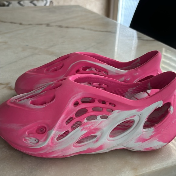 8 pink yezzy slides - Picture 2 of 6